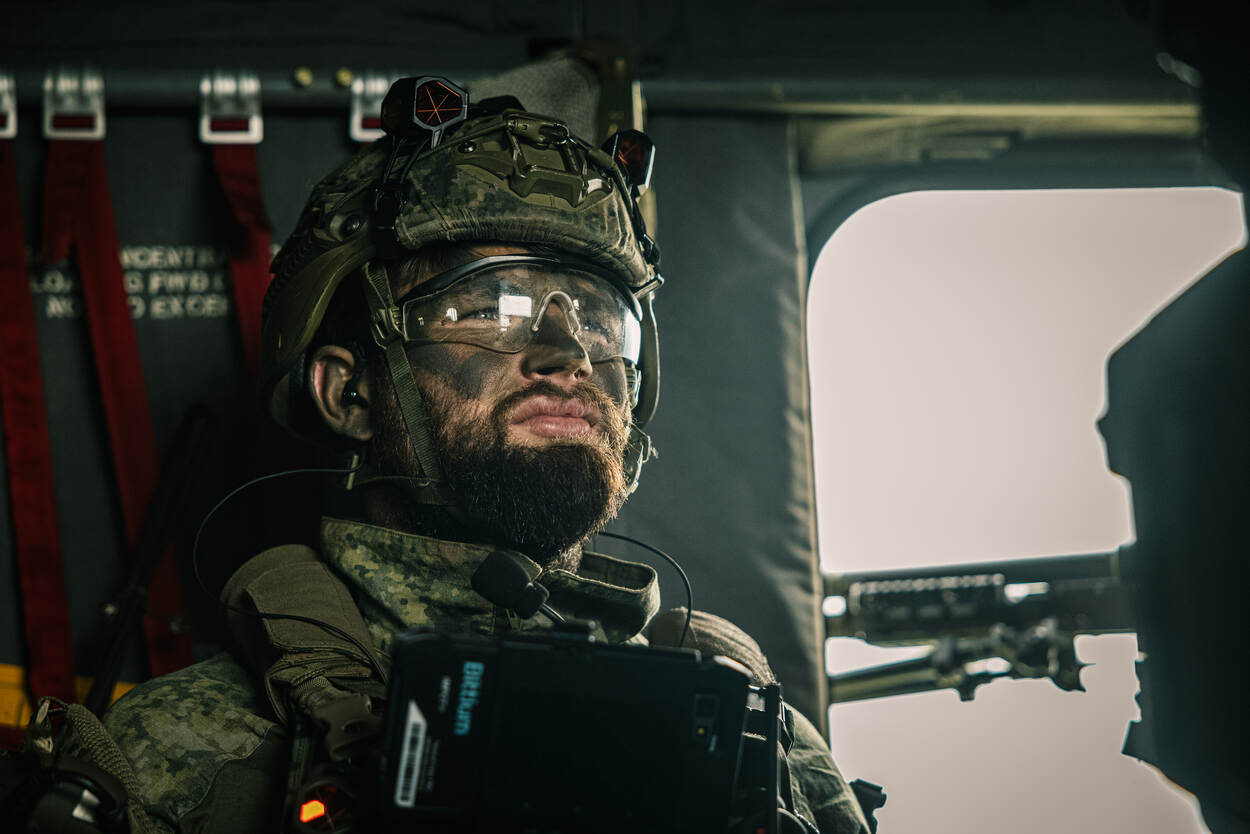 een portret van een luchtmobiele militair.