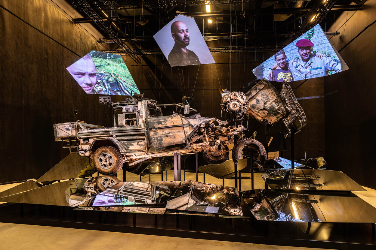 De Mercedes Benz in de themaruimte in het Nationaal Militair Museum.