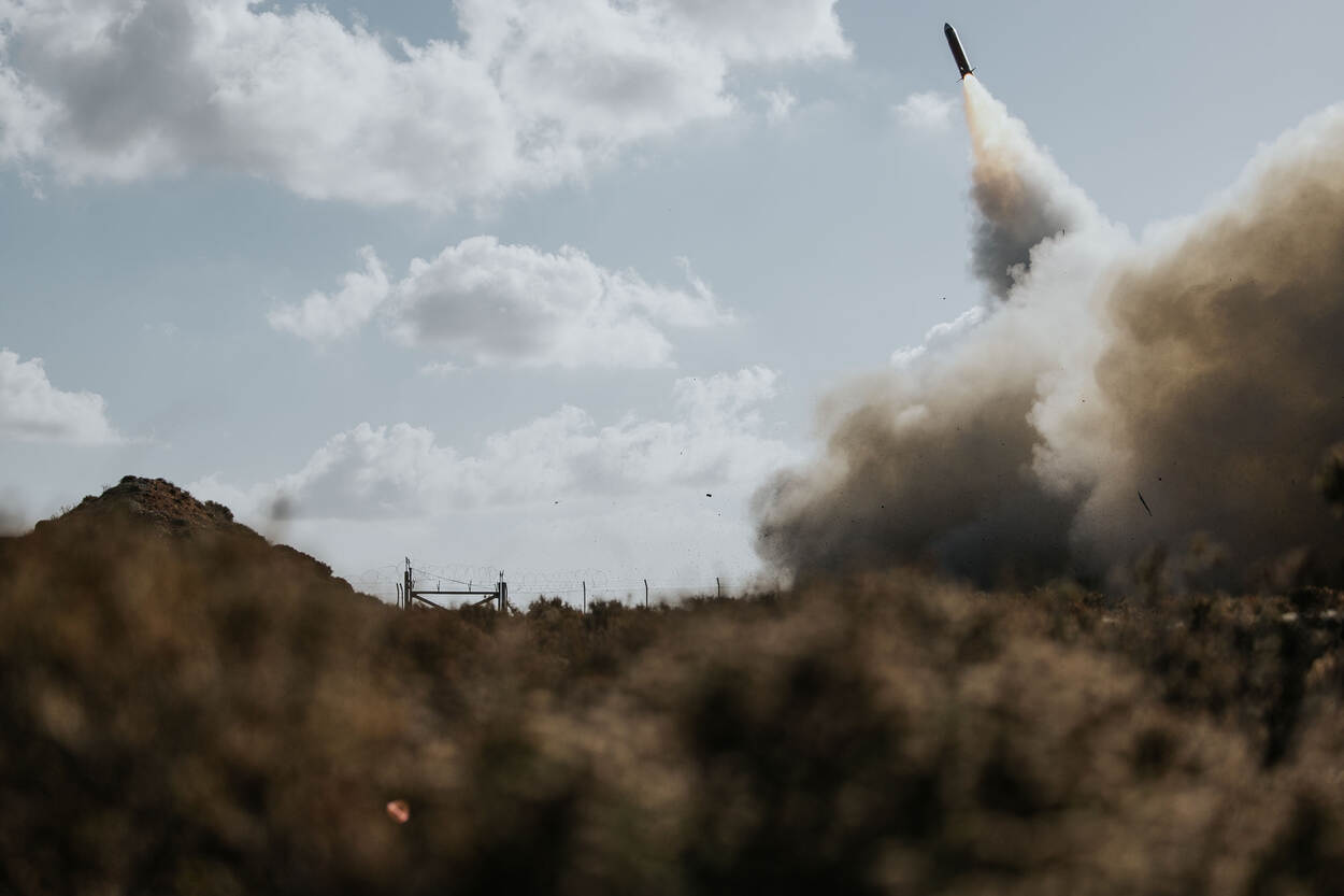 Een raket is afgevuurd.