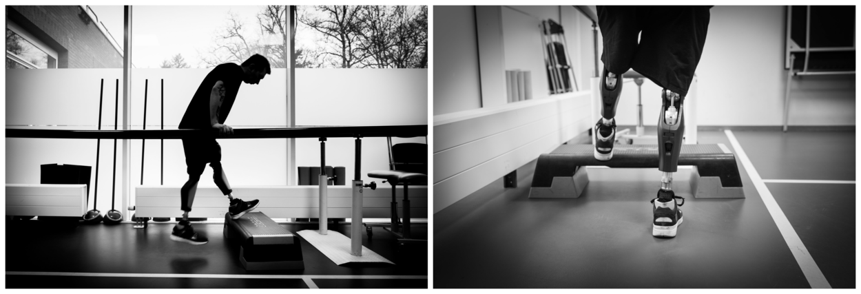 Illia oefent het maken van een opstapje bij een brug met gelijke leggers.