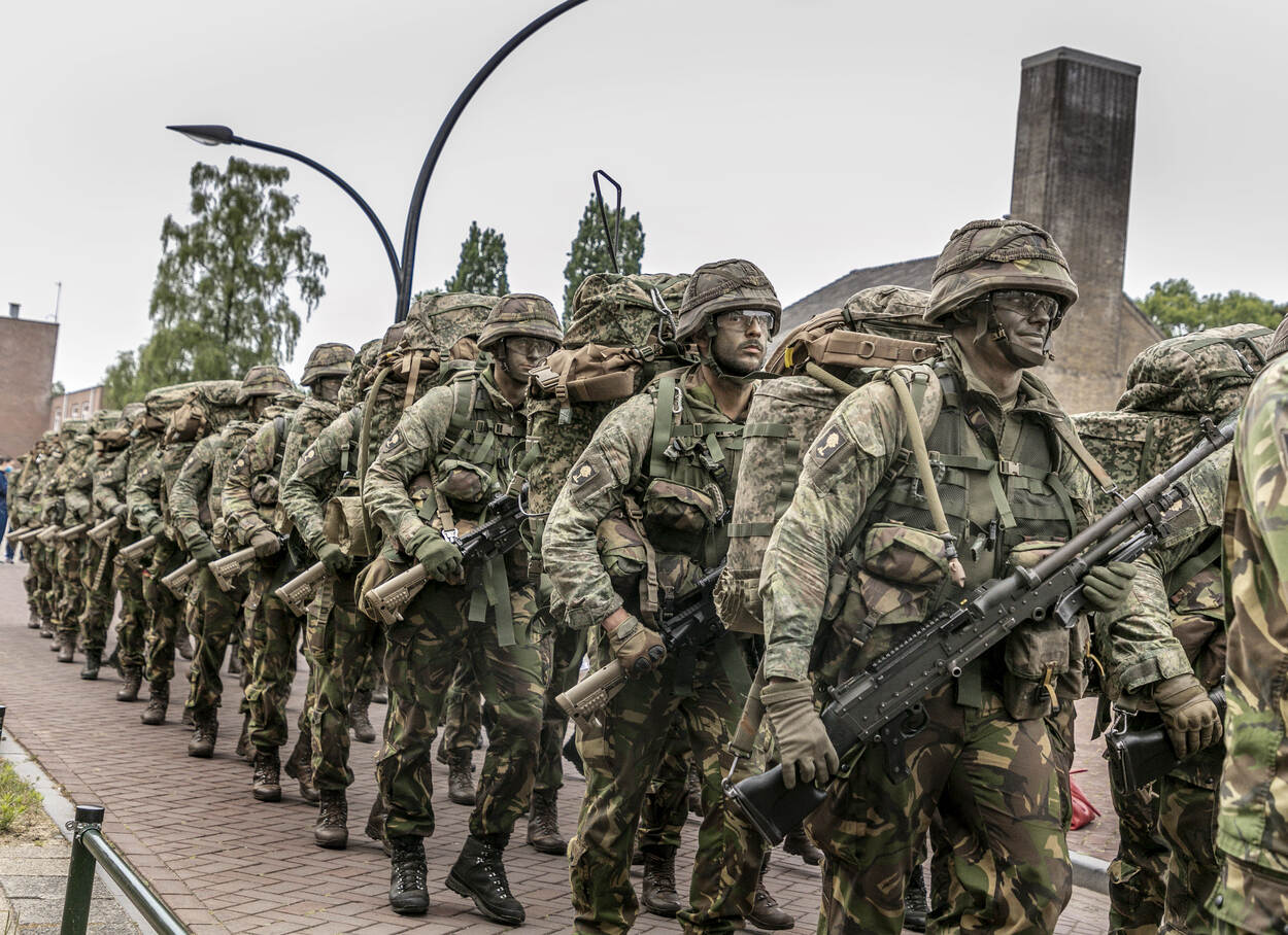 Marsende militairen.