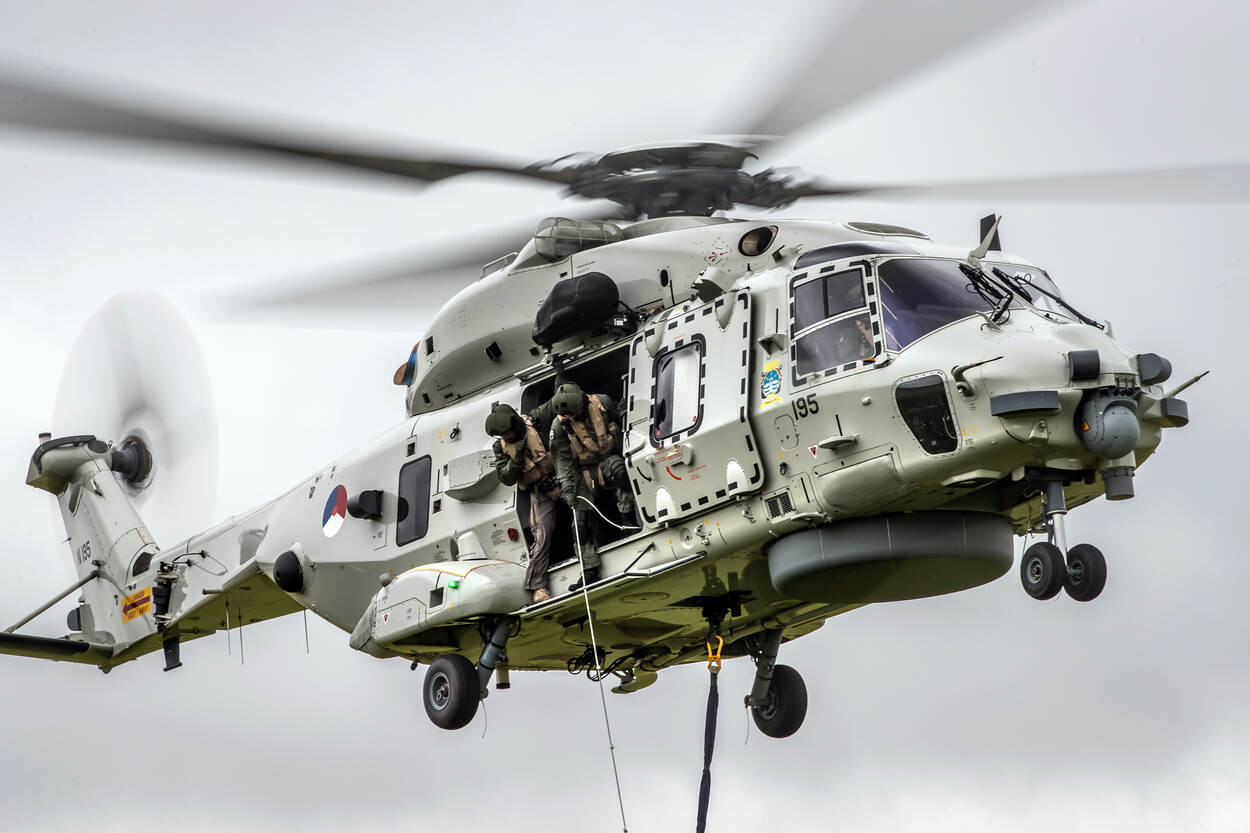 Een NH90 landt.