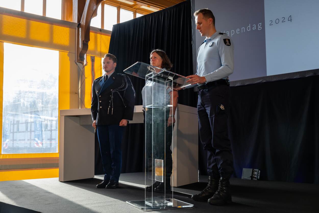 Uitreiking van de Waarderingsspeld in Zilver aan Bart Post