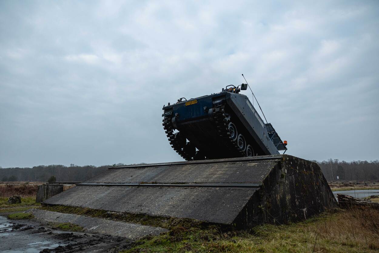 YPR in actie op helling.