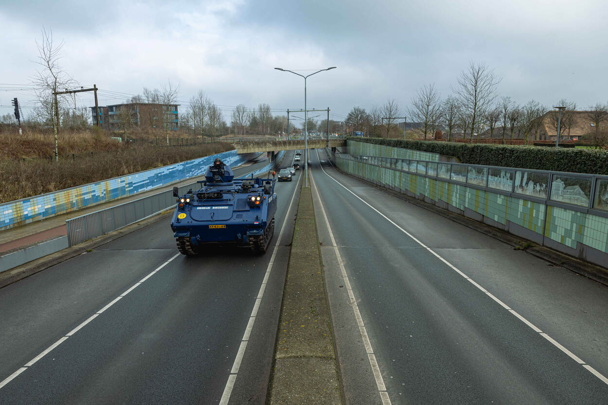 YPR van de KMar op de openbare weg.
