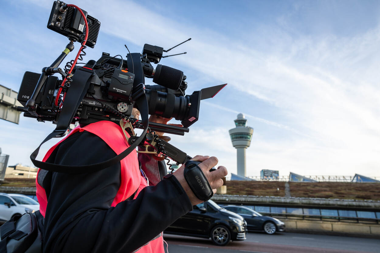 Cameraman RTL op Schiphol.