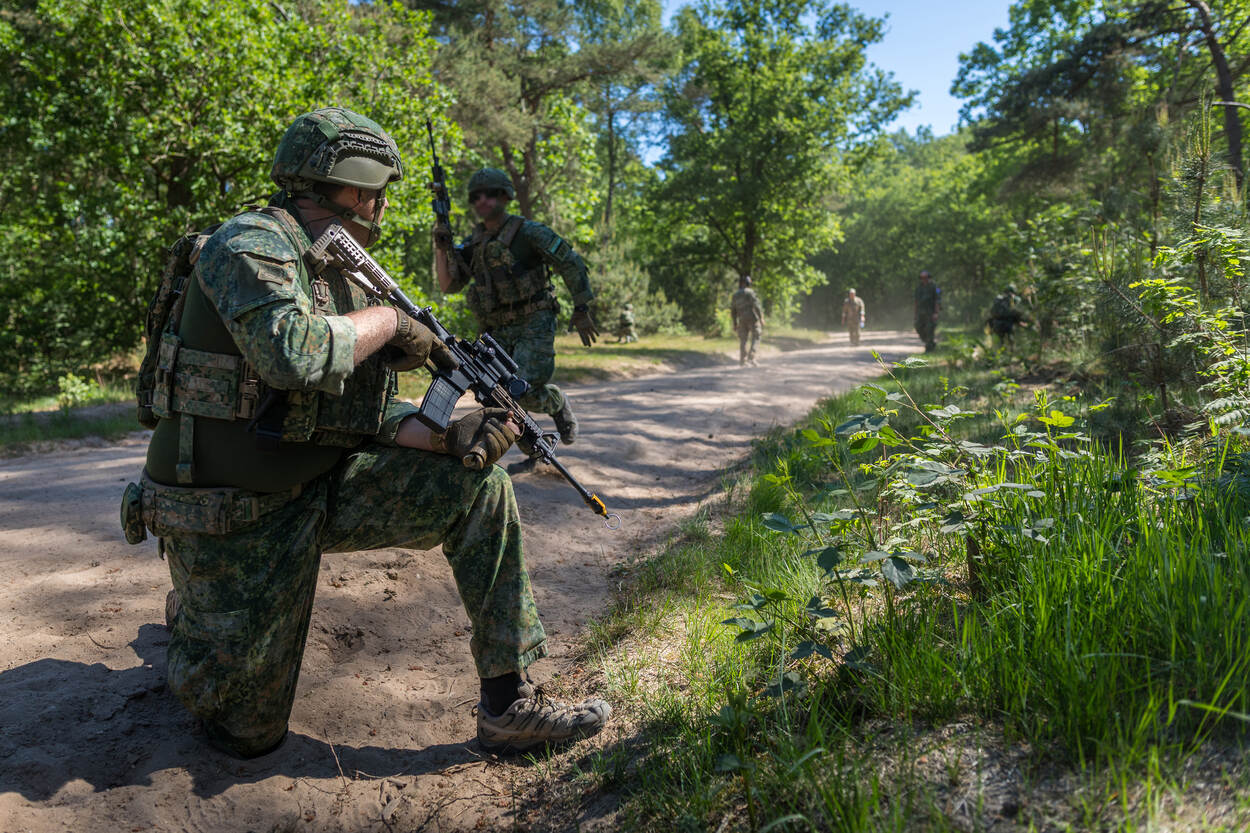 Militair geknield tijdens contactdrills,.