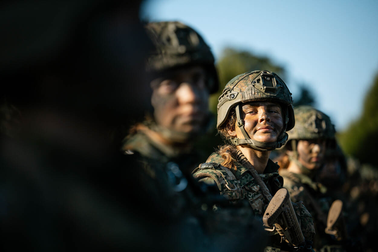 Studenten staan in de houding op het Square.