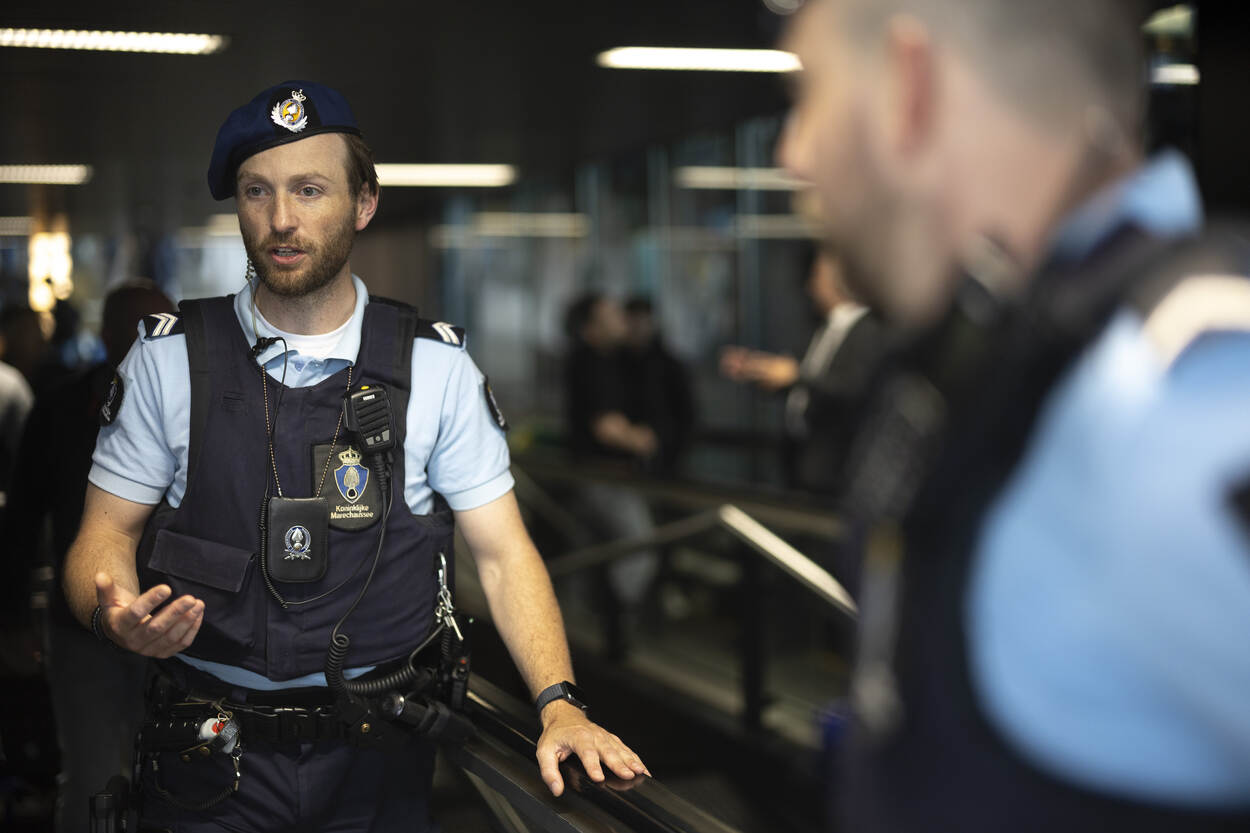 Bart en Alex met elkaar in gesprek.