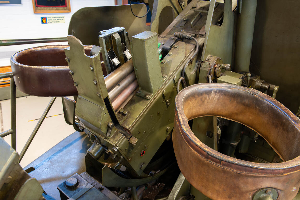 Granaten in de kamer van het wapen.