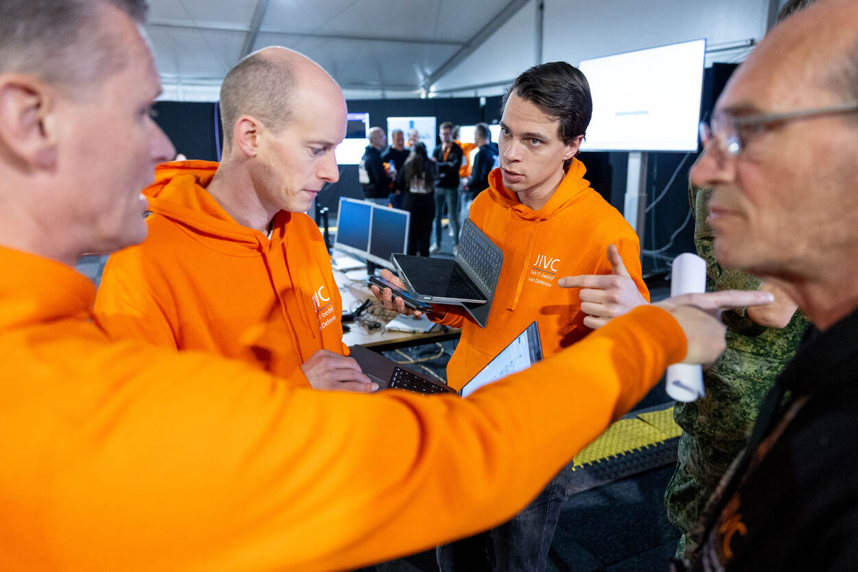 Om de zoveel tijd werd overlegd om alle neuzen dezelfde richting op te houden.