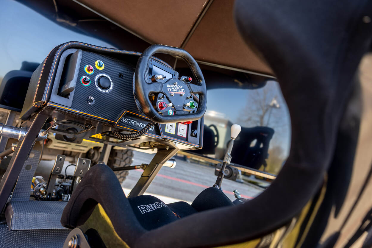 Binnenkant van een racesimulator.