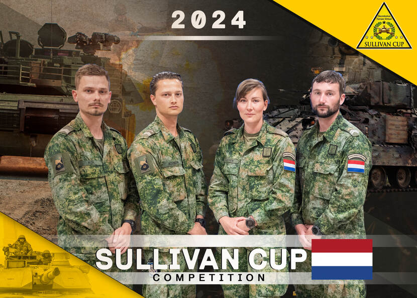 De bemanning van de Nederlandse tank in uniform.