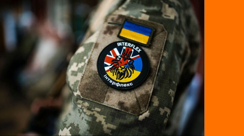 Logo van een missie op de schouder van een militair.