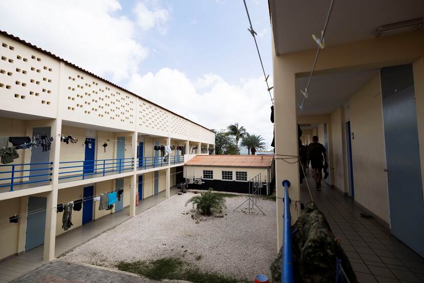 Legeringsgebouwen met binnenplaats op Marinebasis Parera.