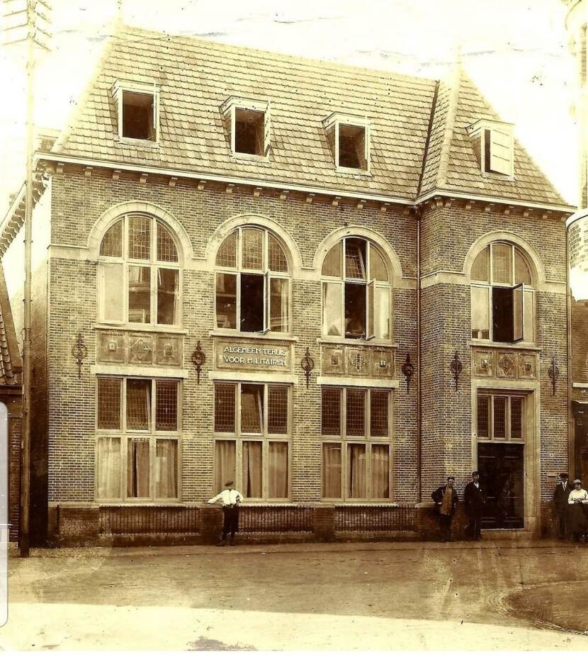 Historische foto van het voormalige Algemeen Militair Tehuis in Den Helder.