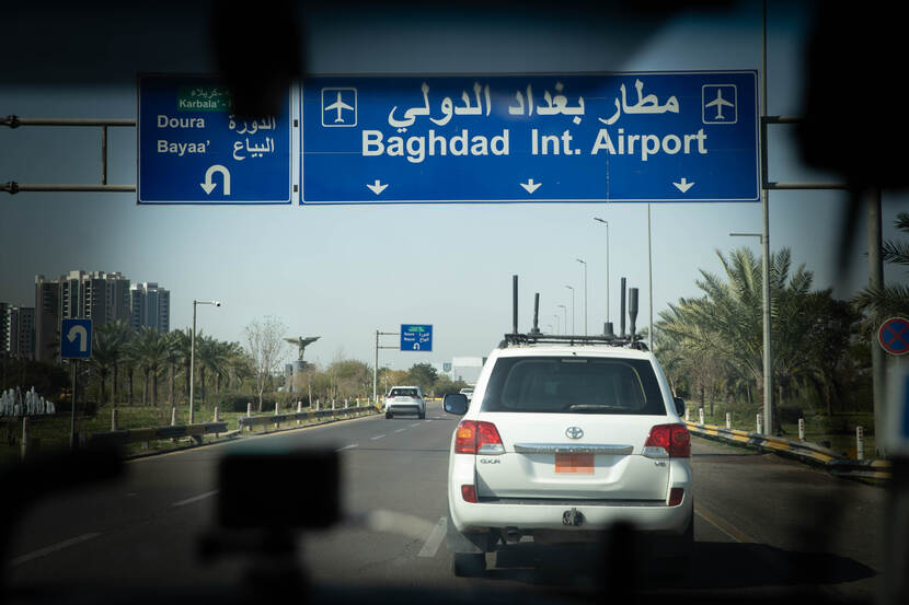 Force Protection rijdt in de richting van Bagdad International Airport