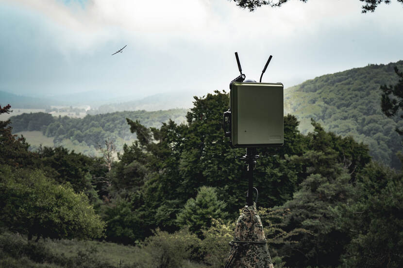 Een drone houdt het operatiegebied goed in de gaten op vijandelijke activiteiten.