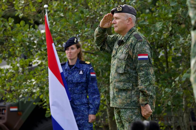 De CDS brengt de groet.