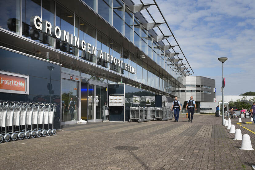 Entreegebouw Groningen Airport Eelde.
