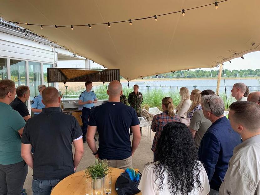 Een foto van de teamleidersdag die een introductiecursus Gender in operaties krijgen.