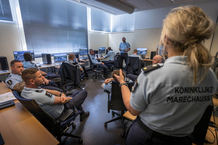 Foto ter ondersteuning van het artikel over het nieuwe leiderschapsprogramma voor groepscommandanten bij de brigade Grensbewaking.