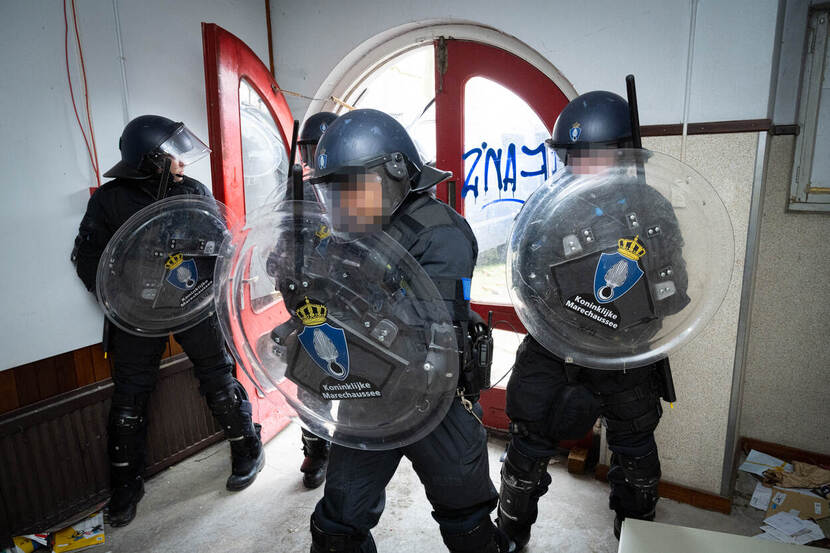 Leden van de LBO tijdens een trainingsmoment.