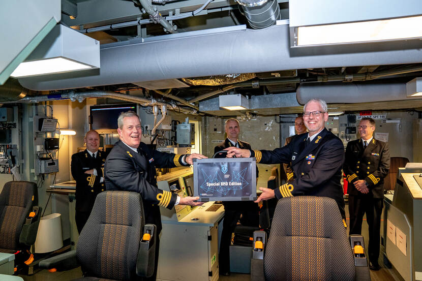 Overdracht van het IP-LCF programma (InstandhoudingsProgramma van de Luchtverdedigings en Commando Fregatten) van het DMO-projectteam aan CZSK.