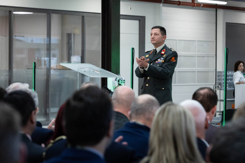 Plaatsvervangend commandant COMMIT generaal-majoor Ludy Schmidt.