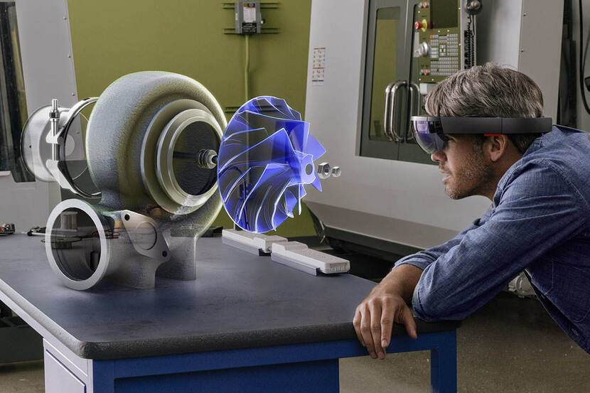 Een man kijkt door een Augmented Reality-bril van Microsoft en ziet een stoel in de lucht hangen