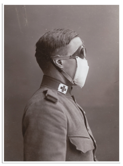 Nederlandse militair met eenvoudig gasmasker in 1915.