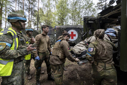 De medische keten aan het werk tijdens oefening Iron Wolf in Litouwen.