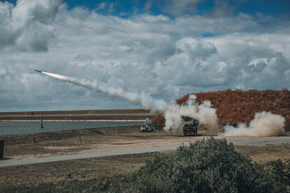 Een raket wordt afgevuurd