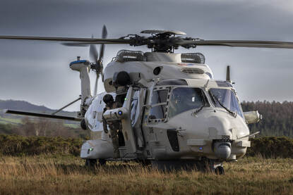 NH-90 op de grond en in de lucht.