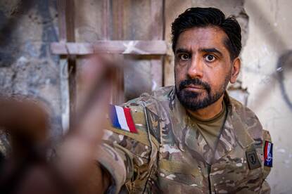 Een portretfoto van Faris.