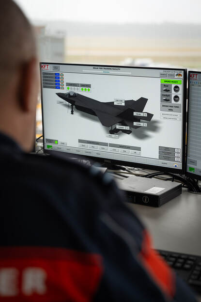 Close up van het bedieningspaneel waarmee iedere brand van een F-35 kan worden gesimuleerd.