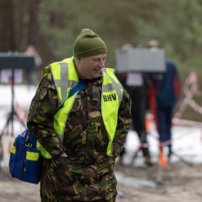 Tijdens de cross stonden er hulpverleners rond het parcours.