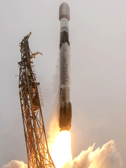 De lancering van de eerste SAR-satelliet. Foto’s: Space X