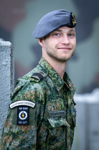 Portretfoto van sergeant-majoor Kees Kleinheerenbrink.