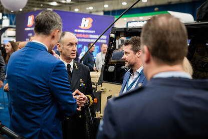 Directeur DMO op bezoek op de NEDS-beurs