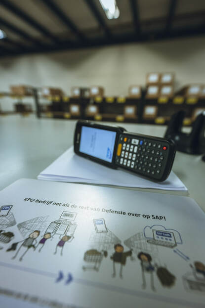 Een papier met daarop de woorden SAP en een scanner.