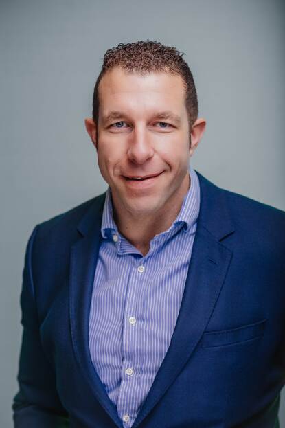 Een portretfoto van senior projectleider Franco Achtien.